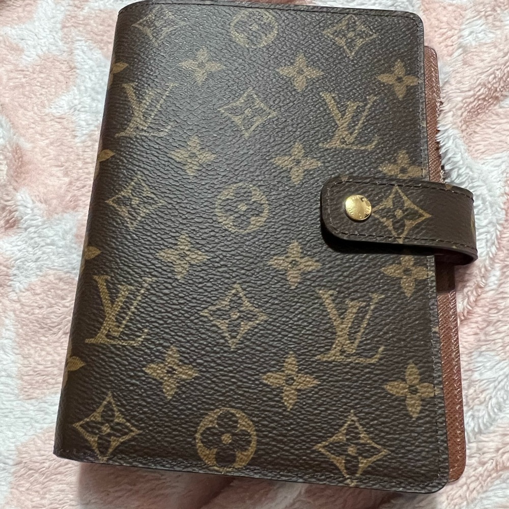 LOUIS VUITTON MEDIUM RING AGENDA COVER MONOGRAM